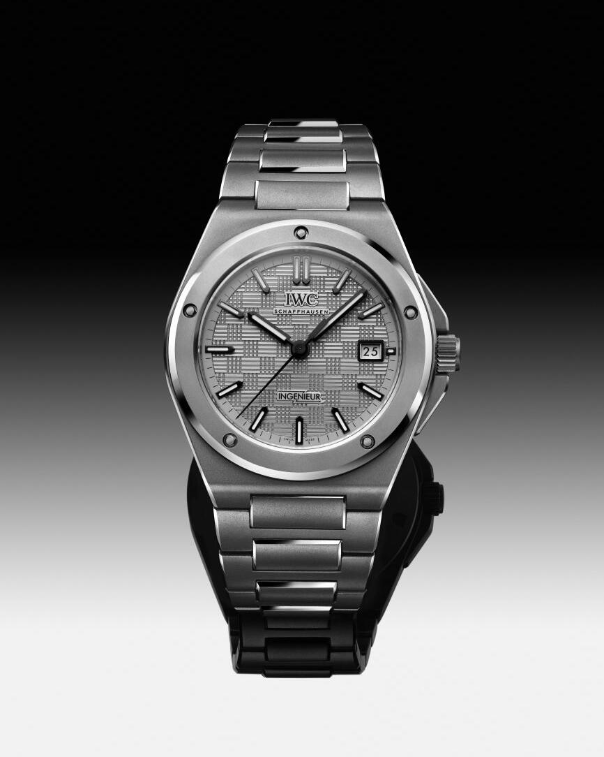 IWC Replica Schaffhausen presenta l’Ingenieur Automatic 40